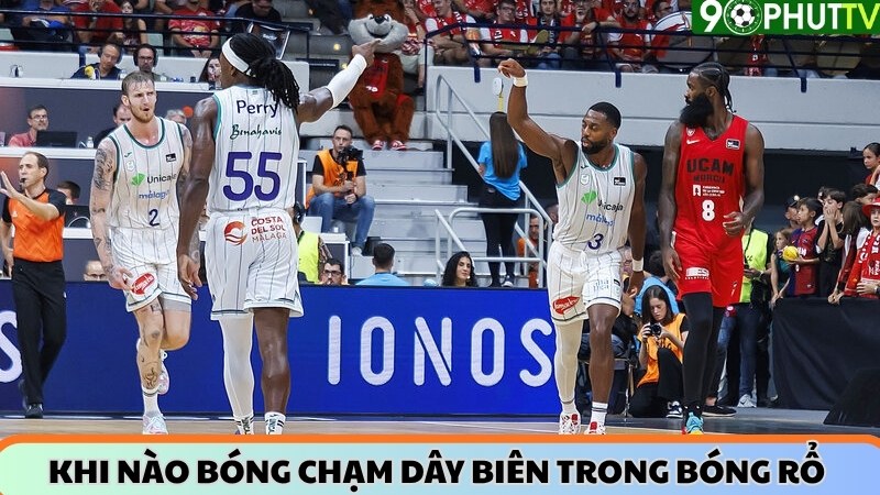 bóng chạm dây biên trong bóng rổ